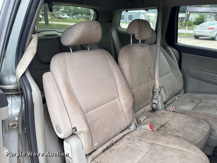 image for item EM2166 2015 Kia Sedona LX van