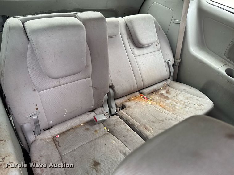 image for item EM2166 2015 Kia Sedona LX van