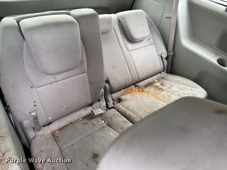 image for item EM2166 2015 Kia Sedona LX van