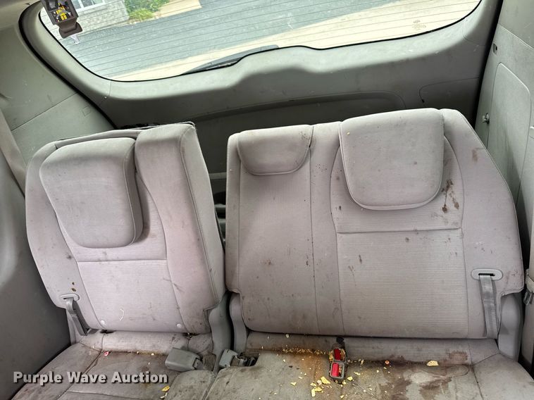 image for item EM2166 2015 Kia Sedona LX van