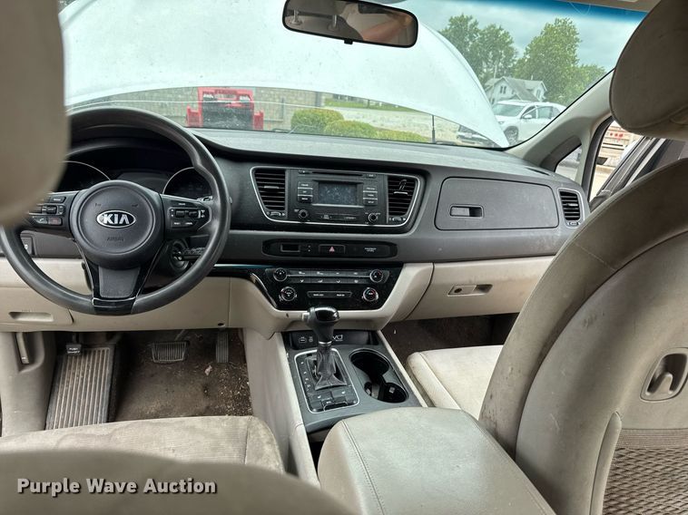 image for item EM2166 2015 Kia Sedona LX van