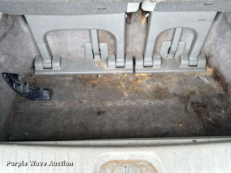 image for item EM2166 2015 Kia Sedona LX van