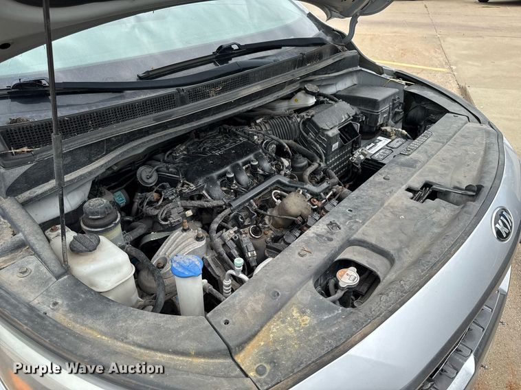 image for item EM2166 2015 Kia Sedona LX van