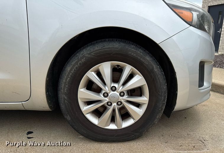 image for item EM2166 2015 Kia Sedona LX van