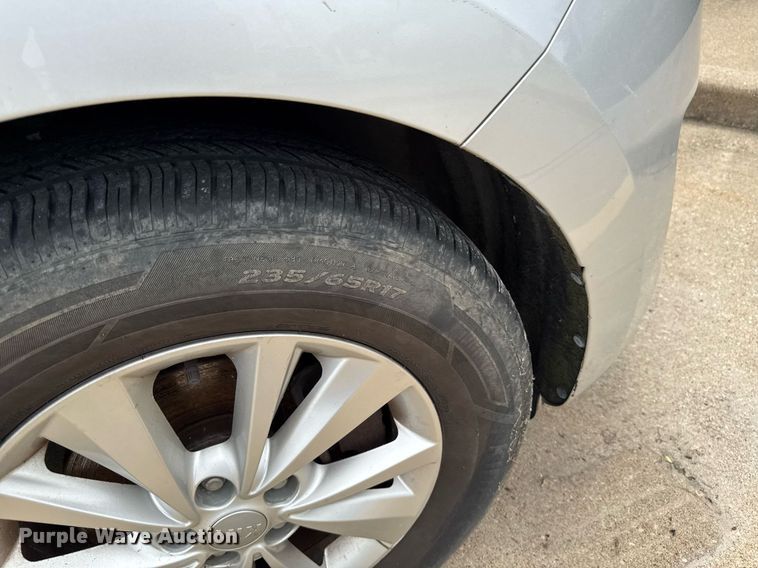 image for item EM2166 2015 Kia Sedona LX van