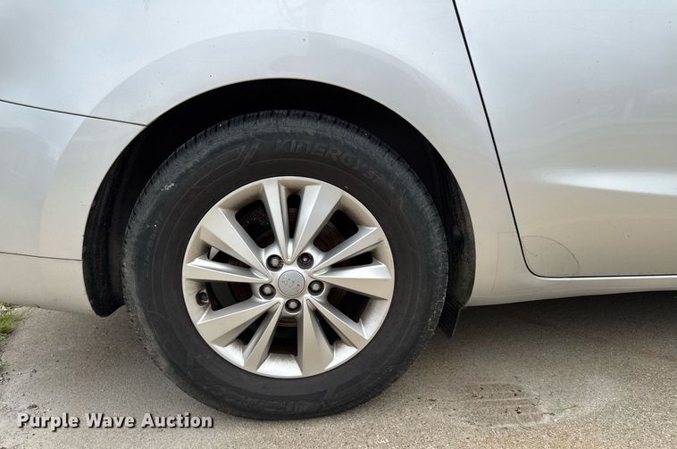 image for item EM2166 2015 Kia Sedona LX van