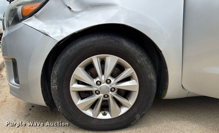 image for item EM2166 2015 Kia Sedona LX van