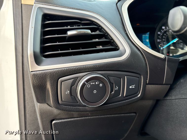 image for item EM2533 2018 Ford Edge SEL SUV