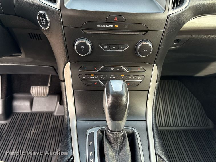 image for item EM2533 2018 Ford Edge SEL SUV