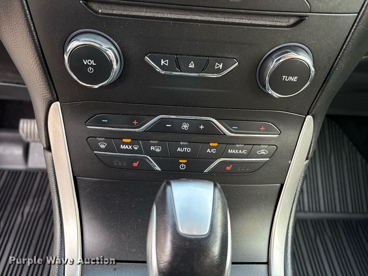 image for item EM2533 2018 Ford Edge SEL SUV