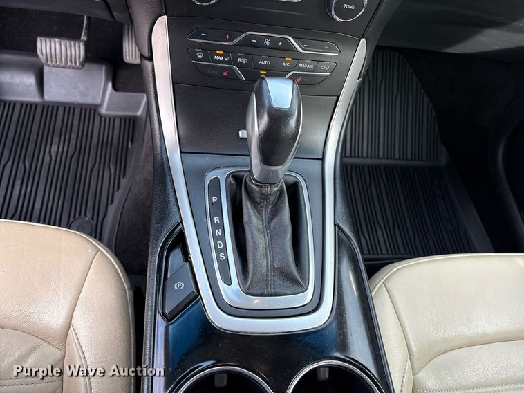 image for item EM2533 2018 Ford Edge SEL SUV