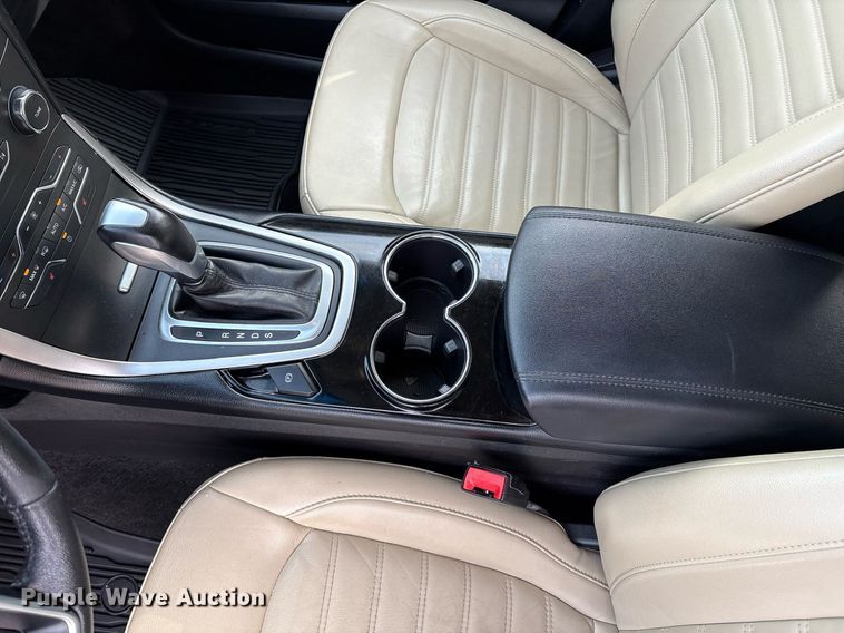 image for item EM2533 2018 Ford Edge SEL SUV