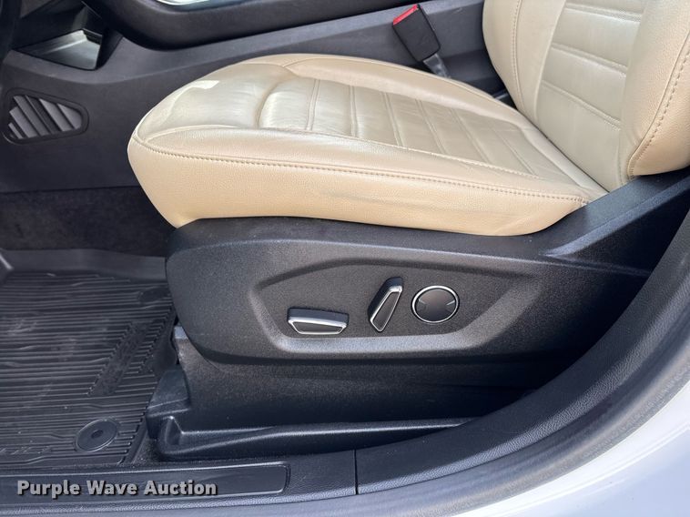 image for item EM2533 2018 Ford Edge SEL SUV