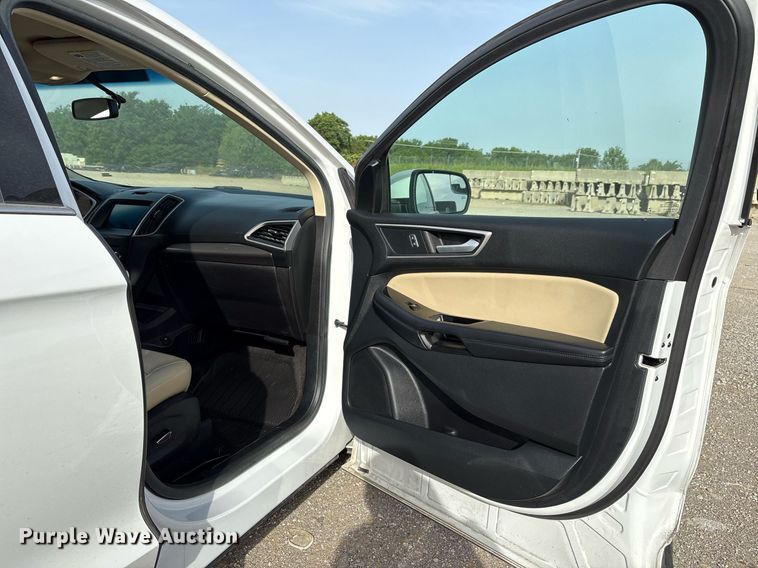 image for item EM2533 2018 Ford Edge SEL SUV