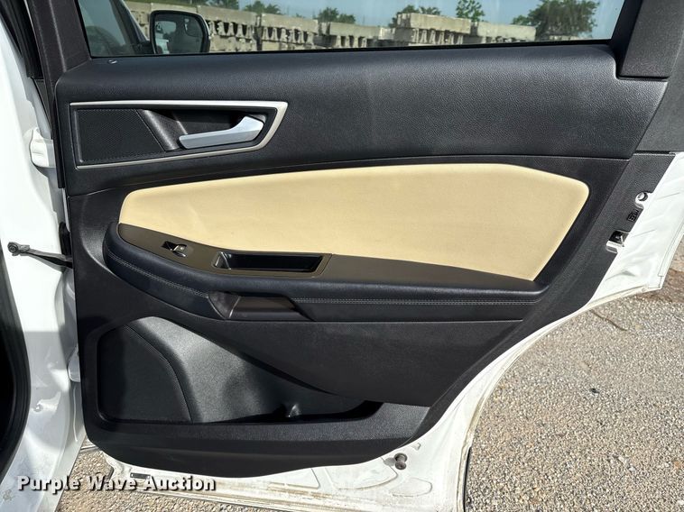 image for item EM2533 2018 Ford Edge SEL SUV