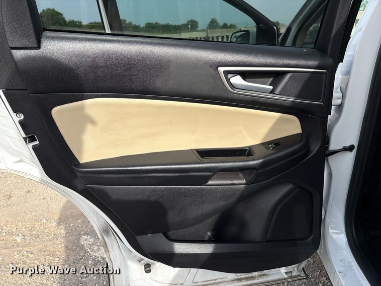 image for item EM2533 2018 Ford Edge SEL SUV