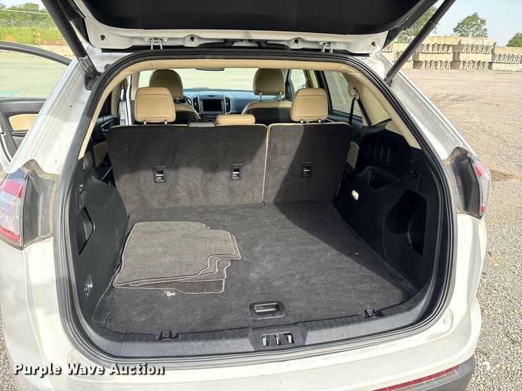 image for item EM2533 2018 Ford Edge SEL SUV