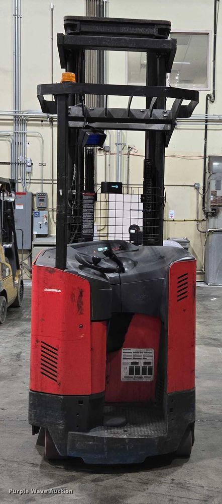 image for item EN2009 Raymond 750 DR32TT reach truck