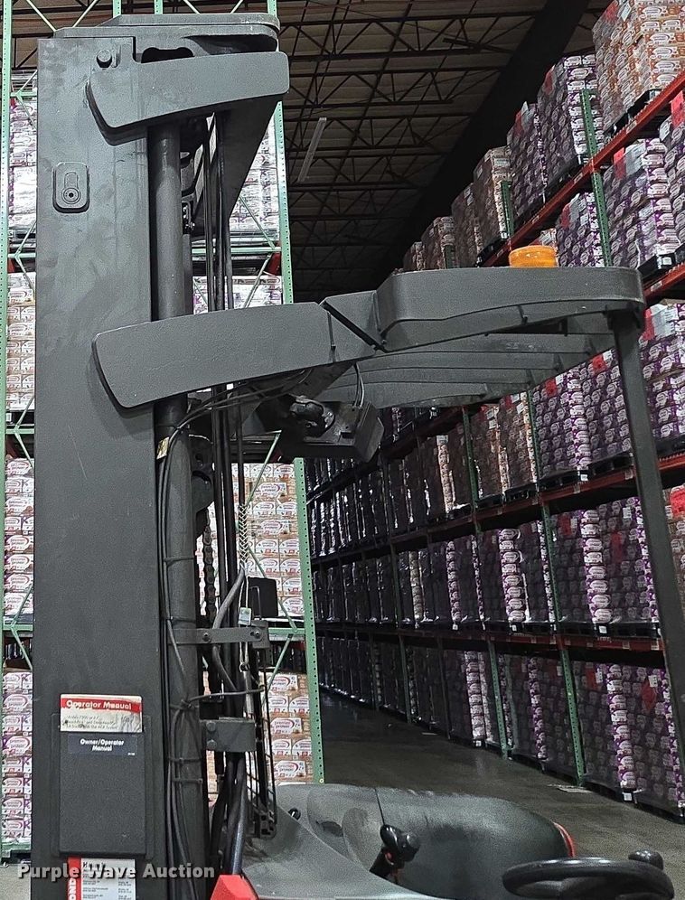 image for item EN2009 Raymond 750 DR32TT reach truck