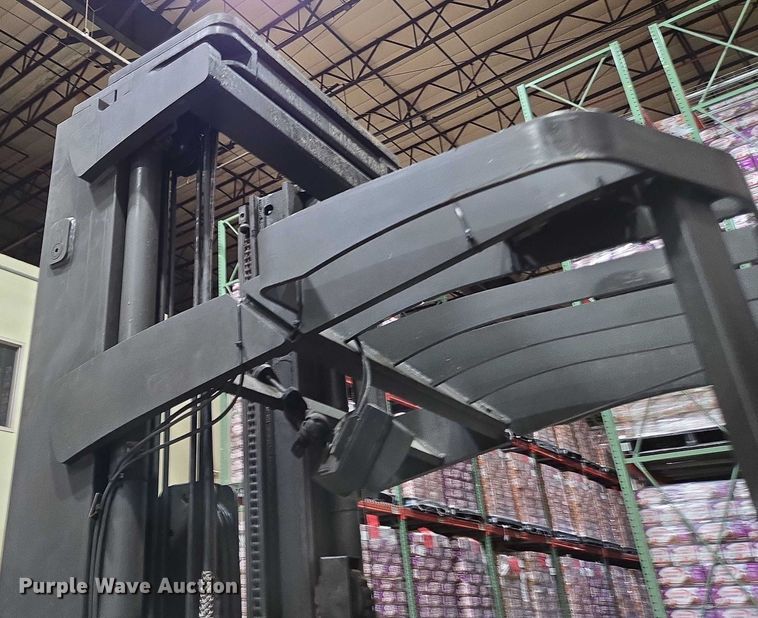 image for item EN2009 Raymond 750 DR32TT reach truck