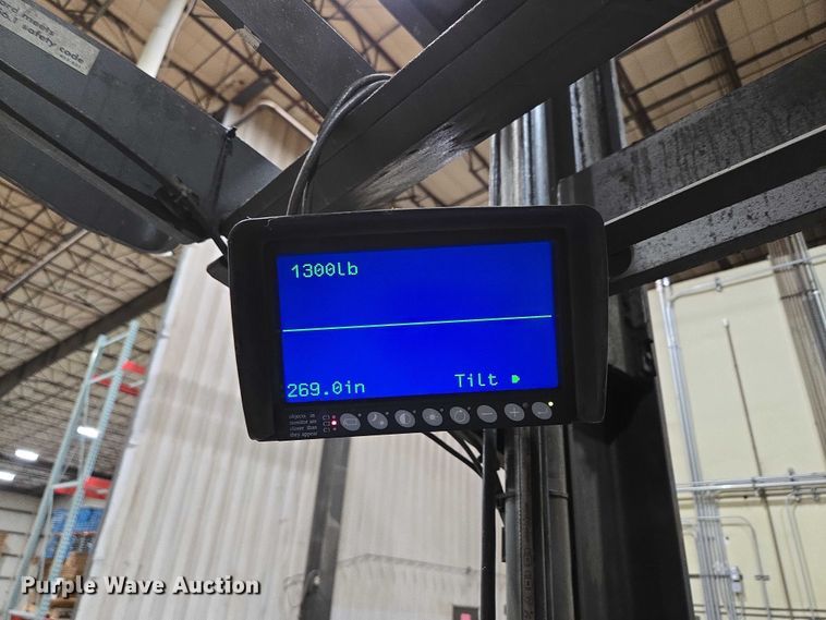 image for item EN2009 Raymond 750 DR32TT reach truck