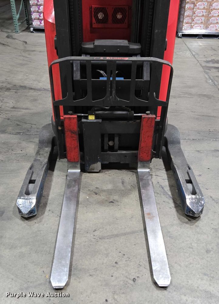 image for item EN2009 Raymond 750 DR32TT reach truck