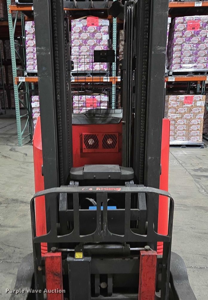 image for item EN2009 Raymond 750 DR32TT reach truck