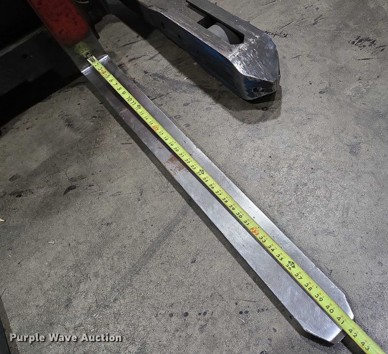 image for item EN2009 Raymond 750 DR32TT reach truck