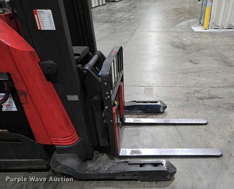 image for item EN2009 Raymond 750 DR32TT reach truck