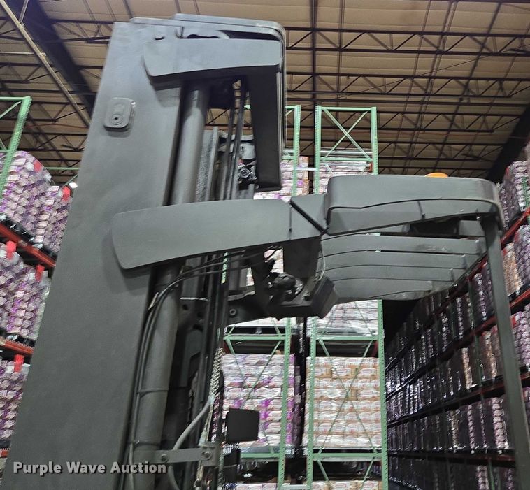 image for item EN2009 Raymond 750 DR32TT reach truck