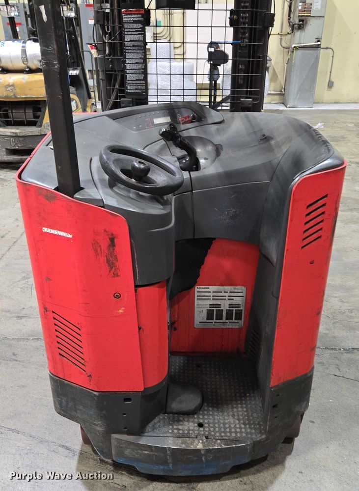 image for item EN2009 Raymond 750 DR32TT reach truck