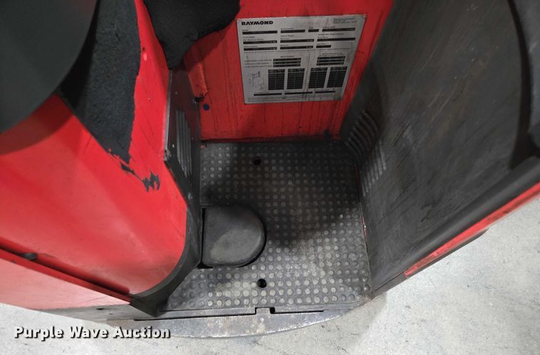 image for item EN2009 Raymond 750 DR32TT reach truck