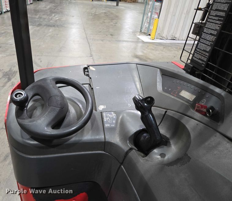 image for item EN2009 Raymond 750 DR32TT reach truck