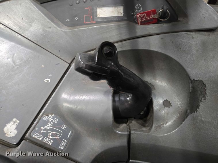 image for item EN2009 Raymond 750 DR32TT reach truck