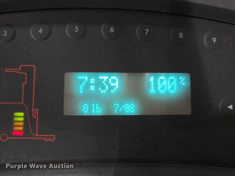image for item EN2009 Raymond 750 DR32TT reach truck