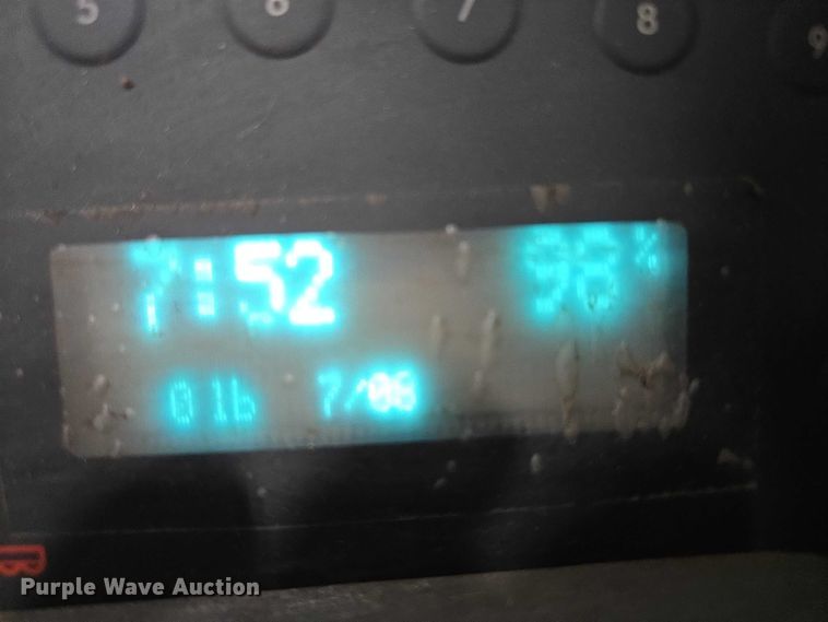 image for item EN2009 Raymond 750 DR32TT reach truck