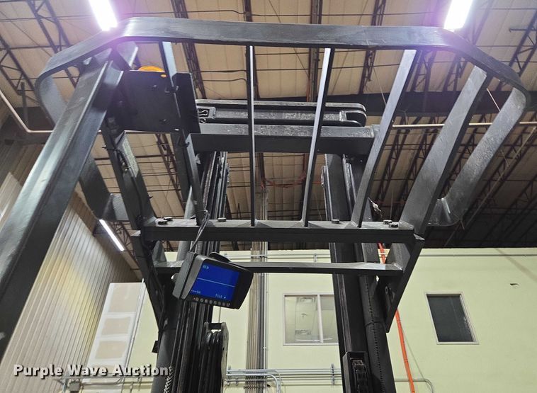 image for item EN2009 Raymond 750 DR32TT reach truck