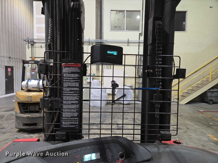 image for item EN2009 Raymond 750 DR32TT reach truck