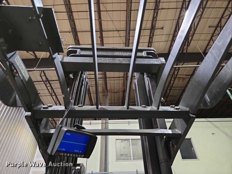 image for item EN2009 Raymond 750 DR32TT reach truck