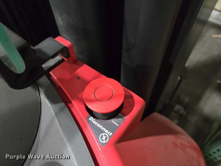 image for item EN2009 Raymond 750 DR32TT reach truck