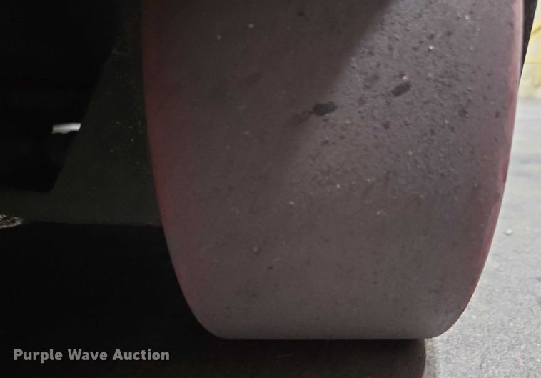 image for item EN2009 Raymond 750 DR32TT reach truck