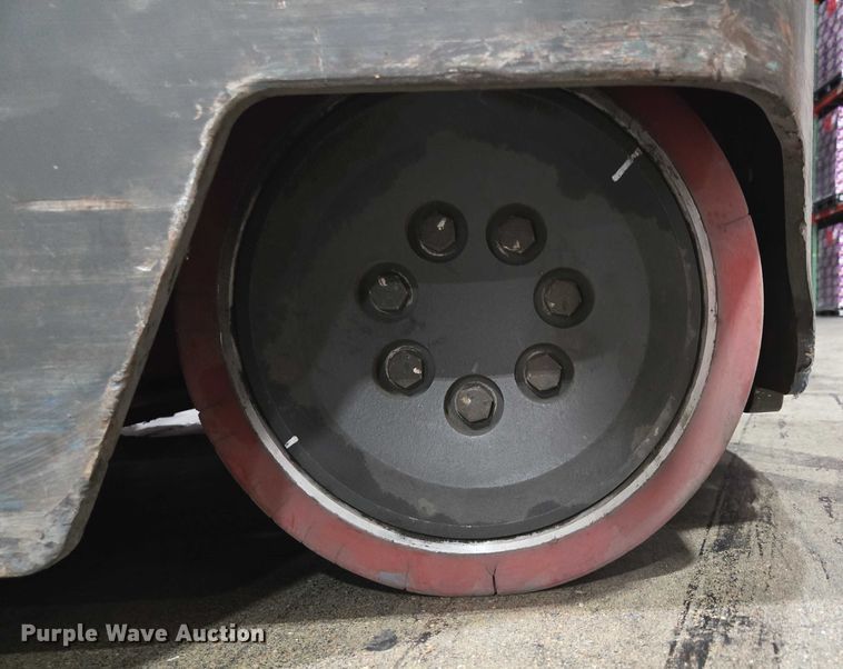 image for item EN2009 Raymond 750 DR32TT reach truck