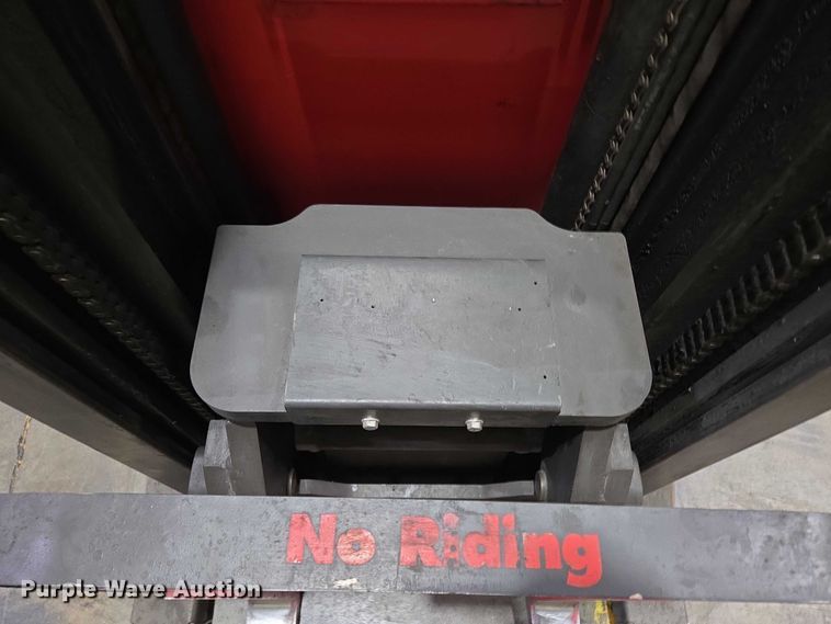 image for item EN2010 Raymond 750-R45TT reach truck