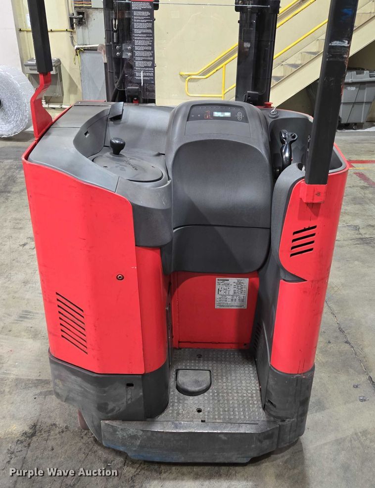 image for item EN2010 Raymond 750-R45TT reach truck