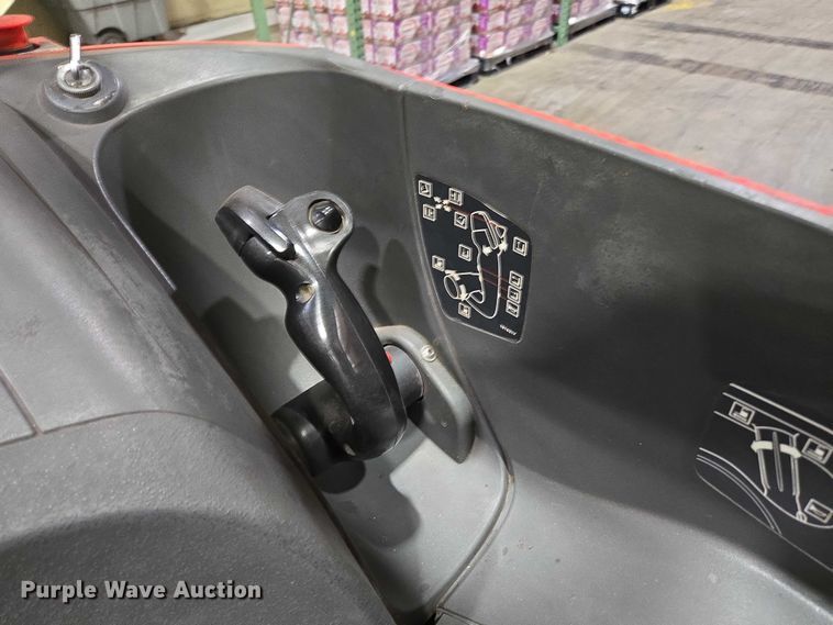 image for item EN2010 Raymond 750-R45TT reach truck