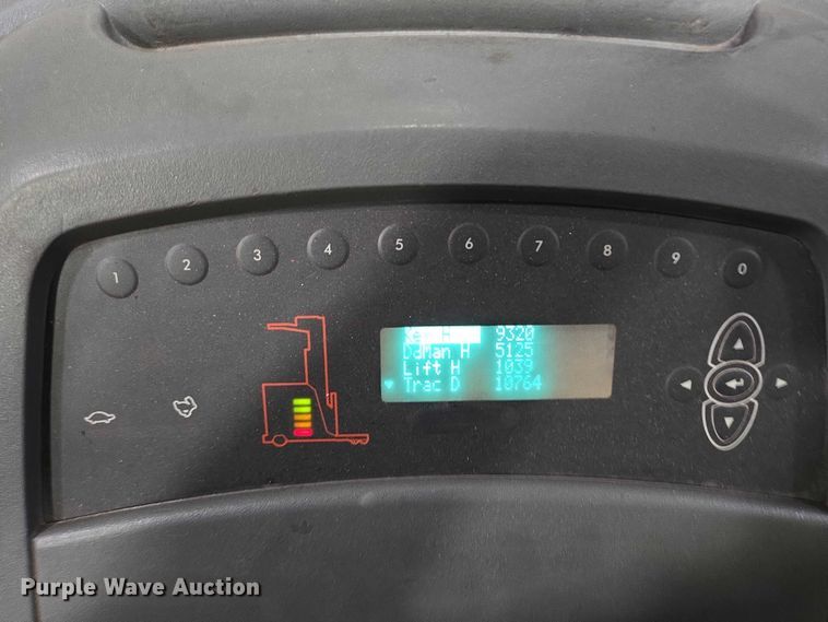 image for item EN2010 Raymond 750-R45TT reach truck