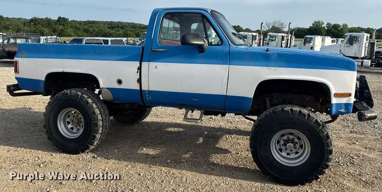 image for item EN4631 1978 Chevrolet K10 pickup truck