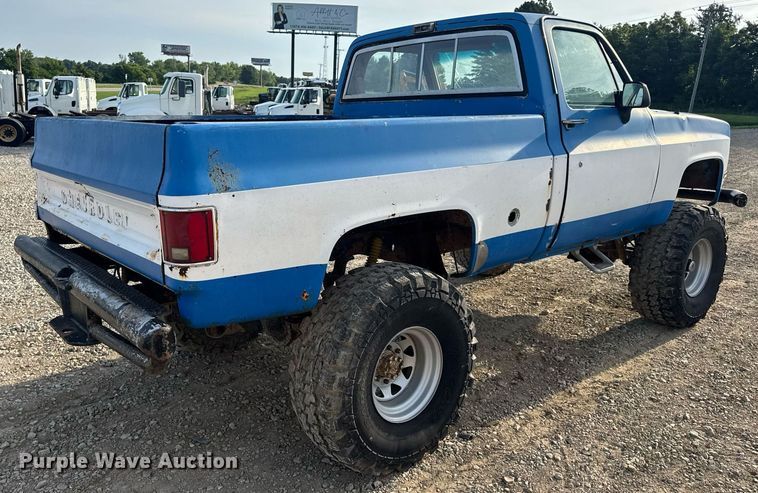 image for item EN4631 1978 Chevrolet K10 pickup truck