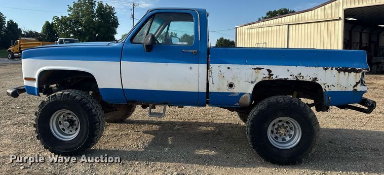 image for item EN4631 1978 Chevrolet K10 pickup truck