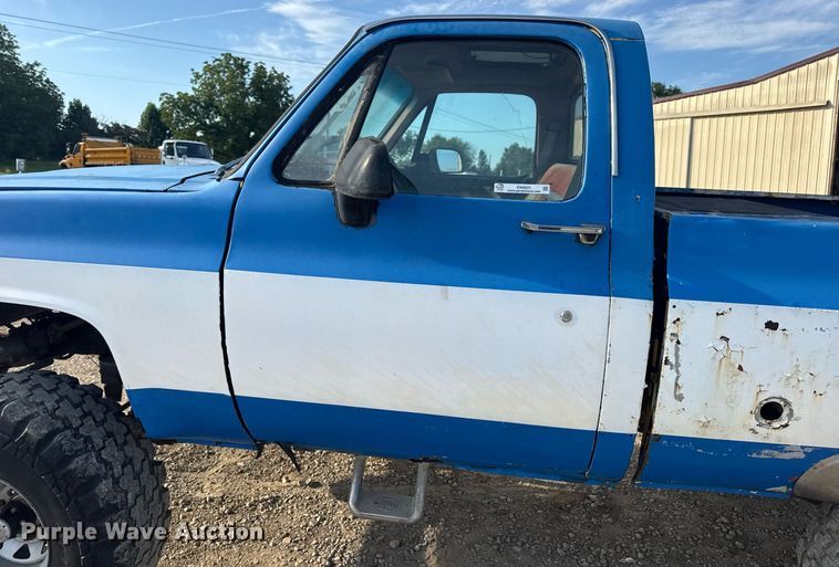 image for item EN4631 1978 Chevrolet K10 pickup truck